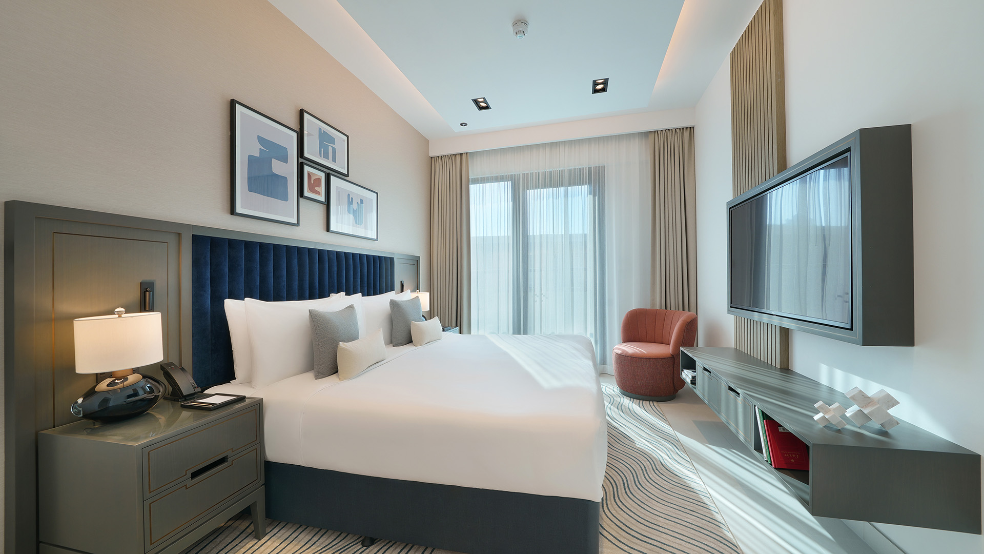 CMTP_Luxury_One_Bedroom_with_Balcony_Bedroom